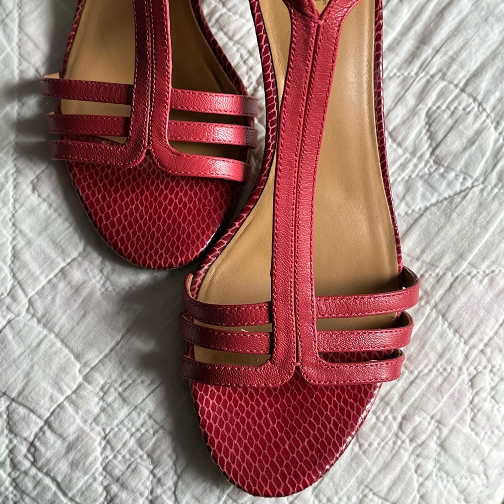 Coral faux-snakeskin strappy sandals by Nine West - size 9